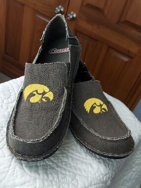 Cruzerz Men's Iowa Hawkeyes Campus Slip-on Canvas Shoes Comfy Casual Size 10